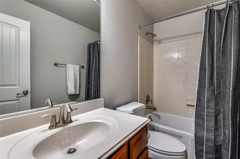 Bath - 3517 Durango Root Ct, Fort Worth, TX 76244 photo 5 of 5