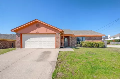 8253 Meadowbrook Dr, Watauga, TX 76148