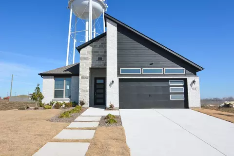 316 Tyler St, Grandview, TX 76050