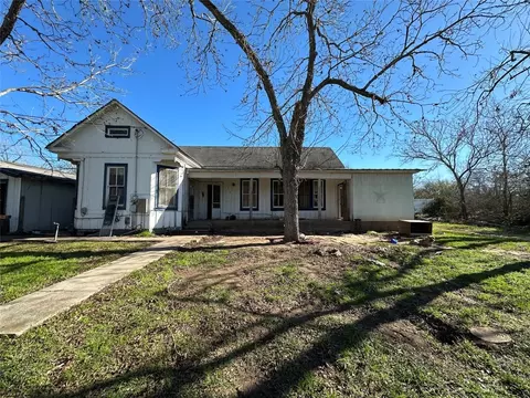 316 S Nau St, Yorktown, TX 78164