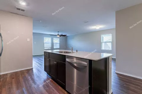 Kitchen - 14421 Cloudview Way, Haslet, TX 76052 photo 4 of 7