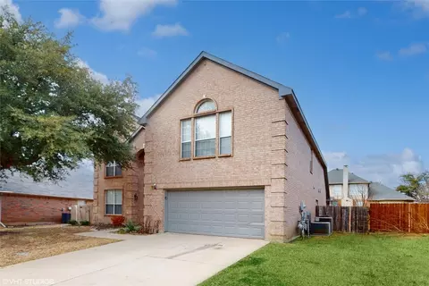 5449 Glen Canyon Rd, Fort Worth, TX 76137