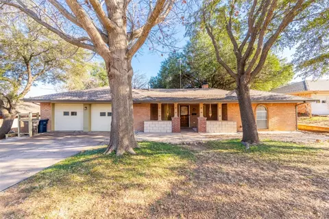 6433 Trail Lake Dr, Fort Worth, TX 76133