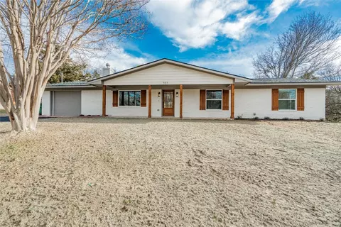 707 Walnut St, Bowie, TX 76230