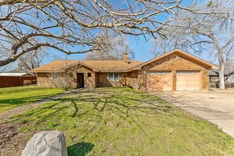 107 Beach Dr, Stephenville, TX 76401