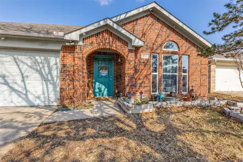 1521 Creekstone Ct, Fort Worth, TX 76112