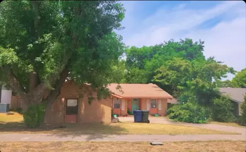 349 Fieldside Dr, Garland, TX 75043