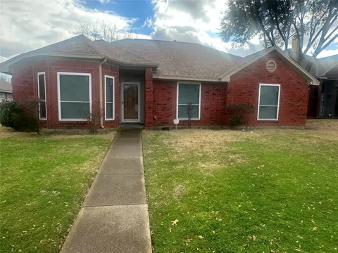 613 Atteberry Ln, Lancaster, TX 75146