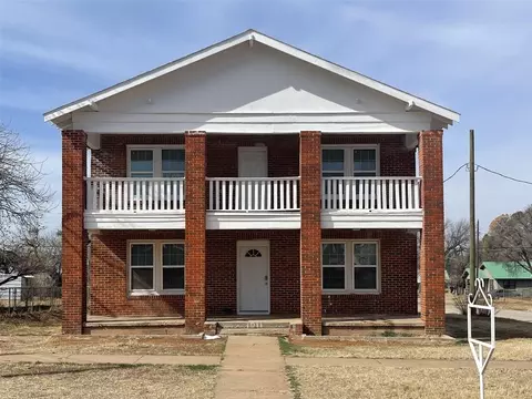 1011 Locust St, Sweetwater, TX 79556