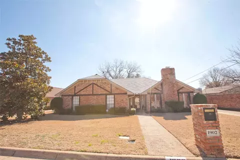 1902 Pebblewood Dr, Arlington, TX 76006