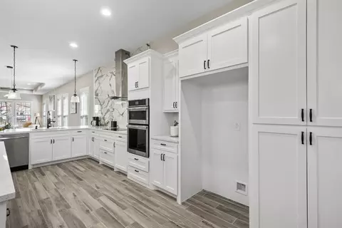 Kitchen - 701 Tupuna Dr, Tool, TX 75143 photo 6 of 7