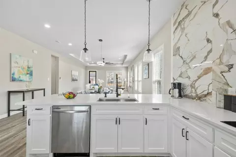 Kitchen - 701 Tupuna Dr, Tool, TX 75143 photo 4 of 7