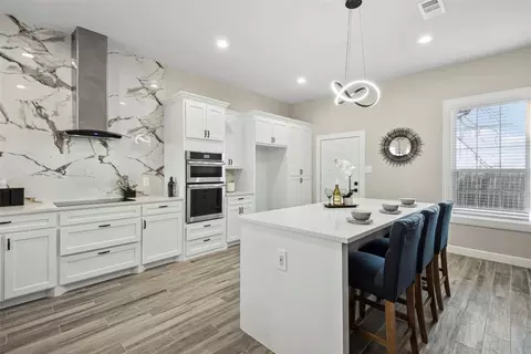 Kitchen - 701 Tupuna Dr, Tool, TX 75143 photo 2 of 7