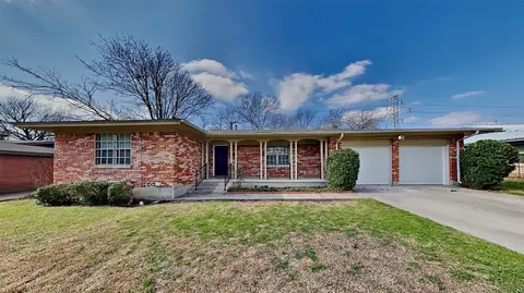 4520 Owendale Dr, Benbrook, TX 76116