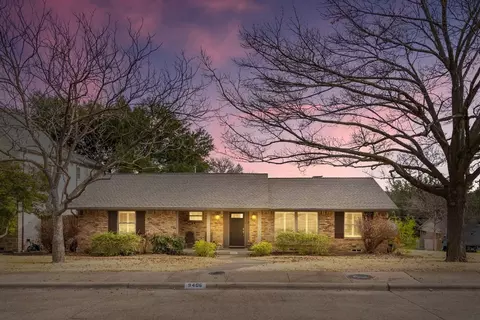 9406 Crestedge Dr, Dallas, TX 75238