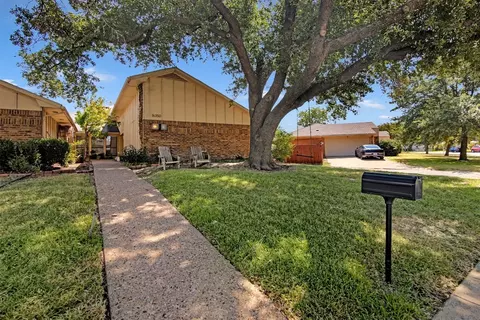 16350 Lauder Ln, Dallas, TX 75248