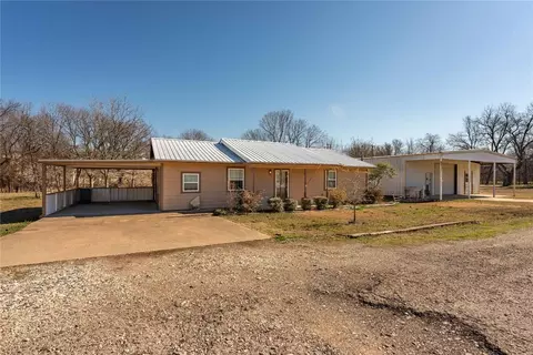 404 N Pecan St, Roxton, TX 75477