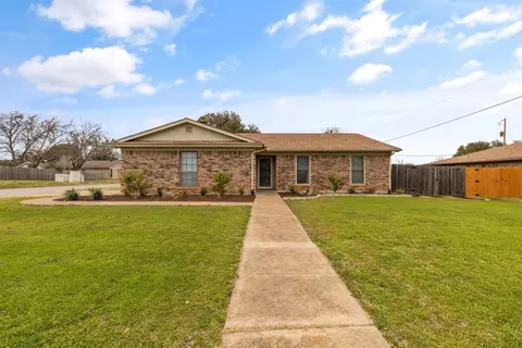 1301 Augusta Rd, Benbrook, TX 76126