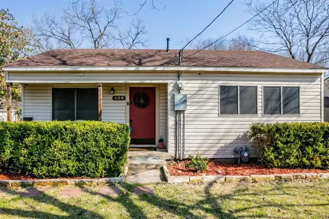 608 N Elm St, Lancaster, TX 75146