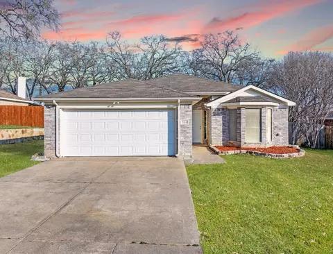 322 Sweetwater Dr, Weatherford, TX 76086