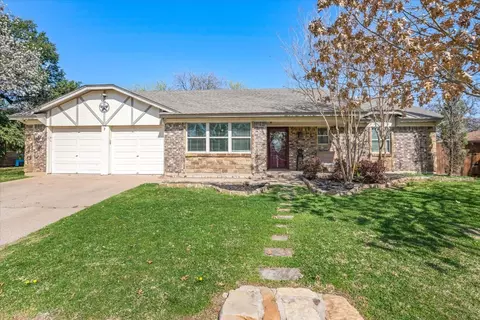 6821 Fair Meadows Dr, North Richland Hills, TX 76182