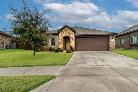 767 Brookline Dr, Lavon, TX 75166