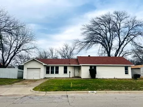 2305 Timberline Dr, Fort Worth, TX 76119