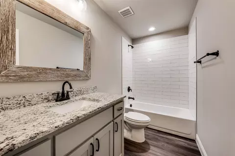 Bath - 8461 Davidson Rd, Sanger, TX 76266 photo 2 of 5