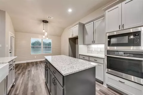 Kitchen - 8461 Davidson Rd, Sanger, TX 76266 photo 3 of 4
