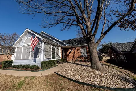 2225 Field Ln, Bedford, TX 76021