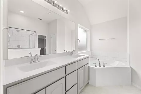 3340 Blazing Star Dr, Heartland, TX 75126
