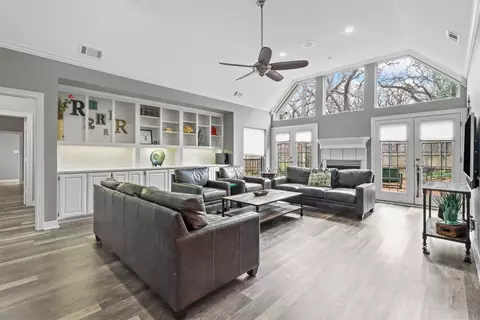 910 Whitney Ct, Denton, TX 76205
