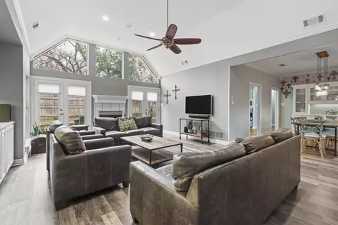 910 Whitney Ct, Denton, TX 76205 photo 4
