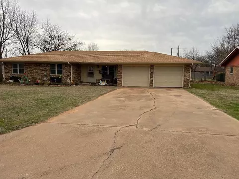1007 W Gray St, Olney, TX 76374