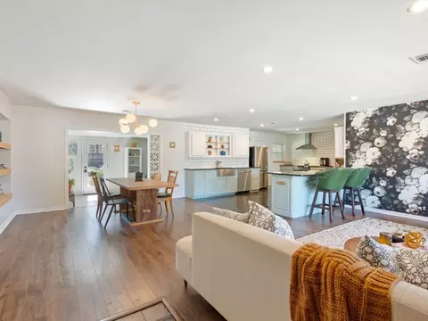 1007 Surrey Ln, Grapevine, TX 76051