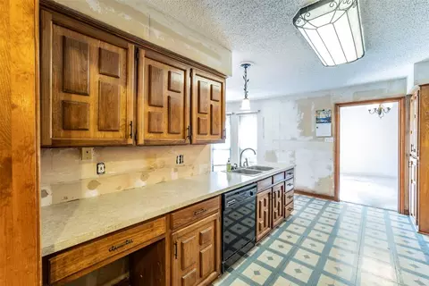 Kitchen - 1913 Willowcrest Loop, Denton, TX 76205 photo 4 of 4