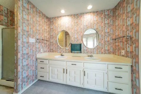 Bath - 1913 Willowcrest Loop, Denton, TX 76205 photo 1 of 4
