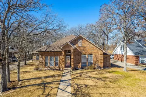 1501 Spinnaker Ln, Azle, TX 76020