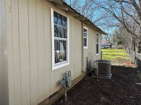 206 S 3rd St, Bangs, TX 76823 photo 3