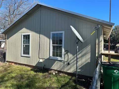 206 S 3rd St, Bangs, TX 76823 photo 2