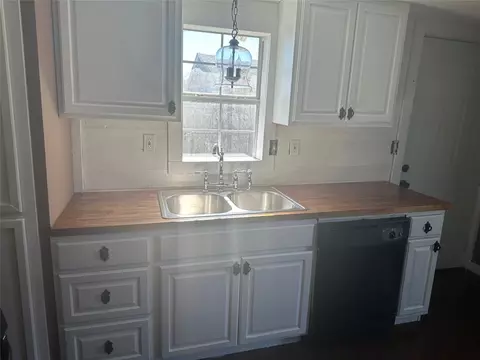 206 S 3rd St, Bangs, TX 76823 photo 5