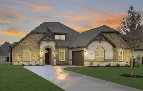 513 Riverbank Ct, Granbury, TX 76049