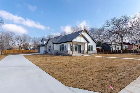 207 E 1st St, Weatherford, TX 76086