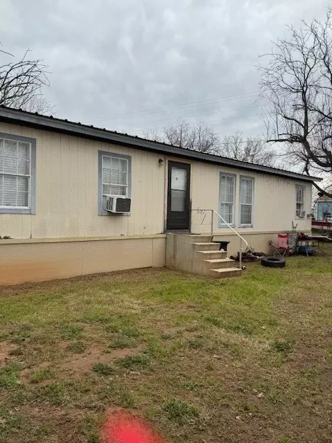 801 Pat Hermans #20, Graford, TX 76449