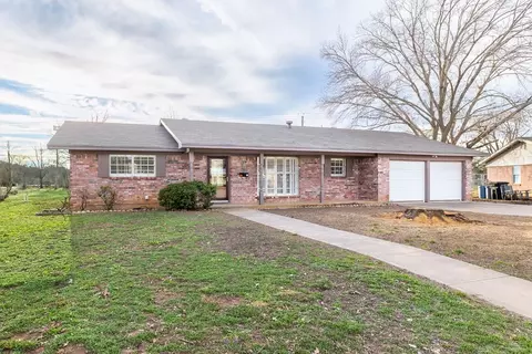 2032 S China St, Brady, TX 76825