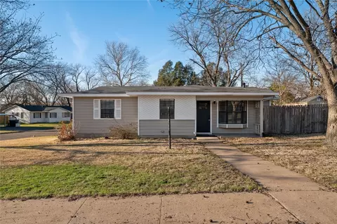1913 E Cherry St, Sherman, TX 75090
