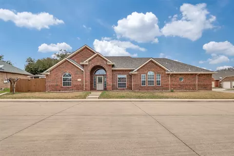 2625 Britany Cir, Bedford, TX 76022