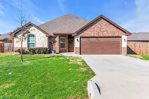 417 Green Meadow Dr, Boyd, TX 76023