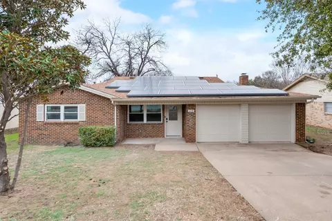 1117 Irwin Dr, Hurst, TX 76053 photo 2