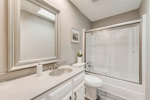 Bath - 804 Maple St, Howe, TX 75459 photo 3 of 3